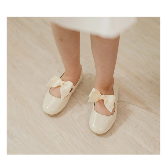 Amelia Bow Flat